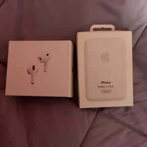 Apple White AirPods and iPhone MagSafe Battery Pack - White